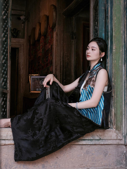 盛唐牡丹盛奢系列|老绣片江崖海水纹马夹(特殊商品不退不换) 商品图6