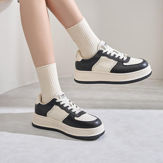 Safiya/索菲娅2024秋 百搭熊猫鞋学院圆头厚底增高休闲系带板鞋 SF43112008 商品图5