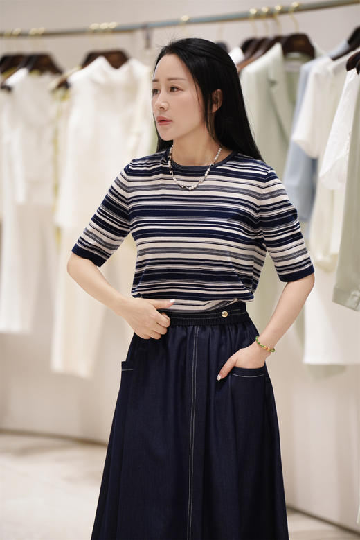 【S1】臣禾	律动条纹T恤	JZ242050375 商品图5