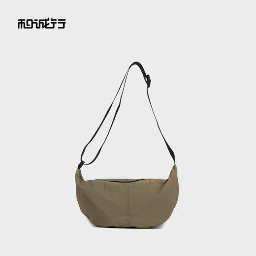和诚行 2024新款街头风尼龙布包男女同款时尚运动休闲包单肩包4410037 商品图3