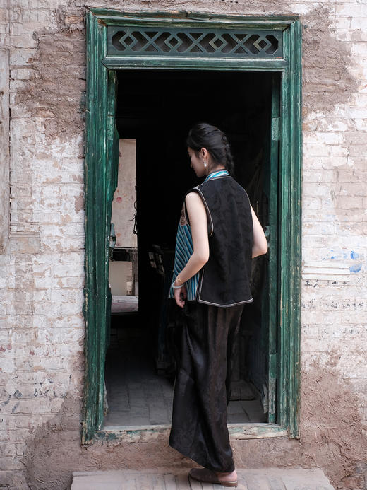 盛唐牡丹盛奢系列|老绣片江崖海水纹马夹(特殊商品不退不换) 商品图10