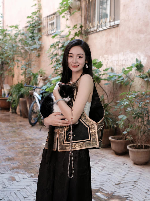 盛唐牡丹盛奢系列| 织金老缎孔雀纹琵琶襟如意头马夹(特殊商品不退不换) 商品图3