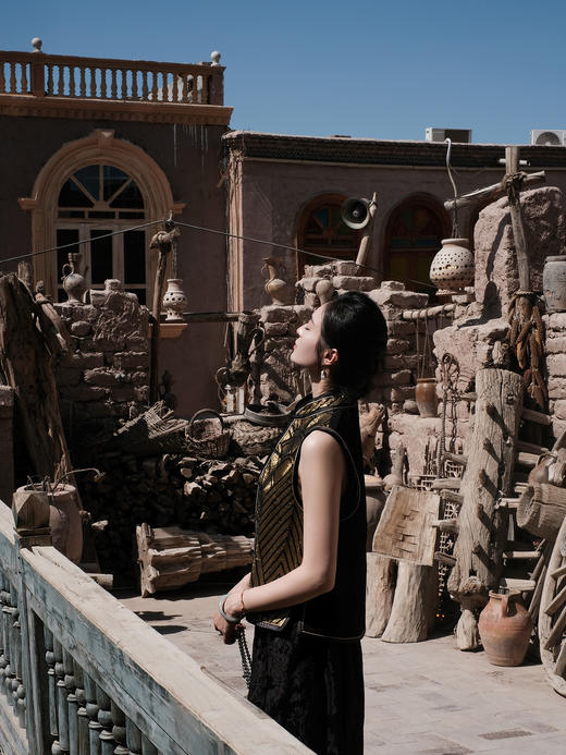 盛唐牡丹盛奢系列|京绣江崖海水纹盘金马夹(特殊商品不退不换) 商品图6