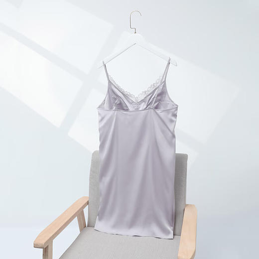 【3F】安莉芳夏季v领吊带性感睡裙短裙女士带杯垫家居裙EL00718 商品图1