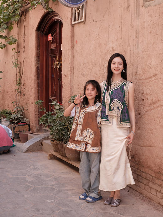 盛唐牡丹盛奢系列|老缎牡丹纹琵琶襟马夹(特殊商品不退不换) 商品图5