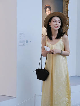 盛唐婧 |提花真丝缎竹鸟纹百搭吊带裙