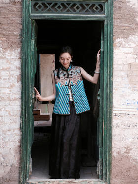 盛唐牡丹盛奢系列|老绣片江崖海水纹马夹(特殊商品不退不换)