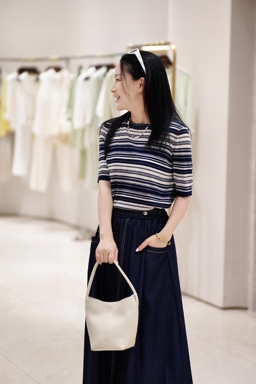 【S1】臣禾	律动条纹T恤	JZ242050375 商品图3