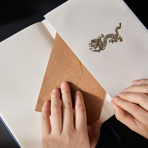 大英博物馆 东方梦境系列 龙腾吉祥 硬面笔记本A5 商品图3