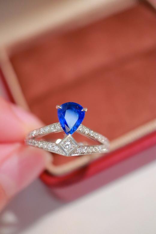 1.07ct 蓝宝石戒指 商品图1