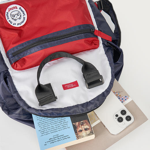 大英博物馆 盖亚·安德森猫和她的朋友们系列 休闲大容量书包双肩背包-红色 商品图3