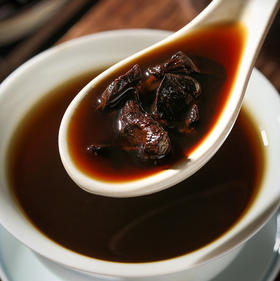 【油性十足才是好黄精！】色泽黑亮 绵中带韧干度足，肉厚饱满 个体丰腴，口感香醇甜润微带酸苦，泡水泡酒熬粥煲汤都不错Y