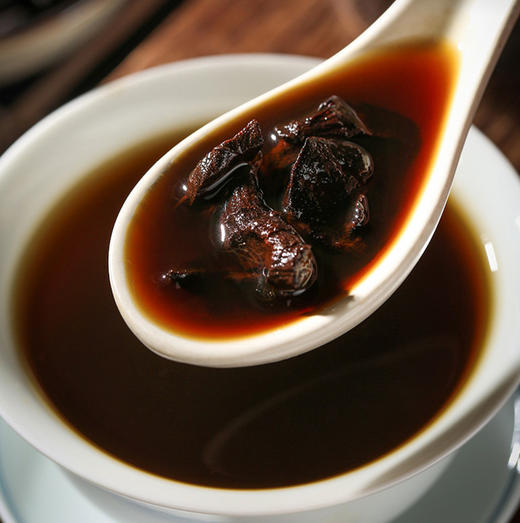 【油性十足才是好黄精！】色泽黑亮 绵中带韧干度足，肉厚饱满 个体丰腴，口感香醇甜润微带酸苦，泡水泡酒熬粥煲汤都不错Y 商品图0