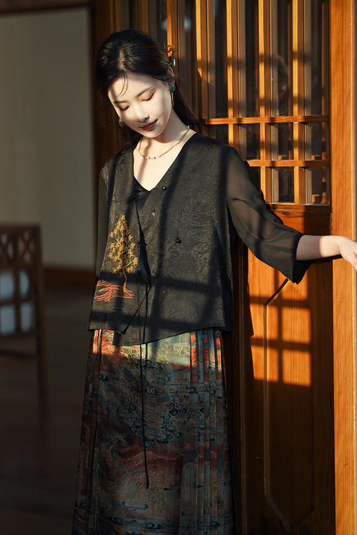 逸红颜明月优选 #『林语』传统改良汉服新中式上衣，显瘦百搭春夏必备，面料超舒服凉快 商品图1