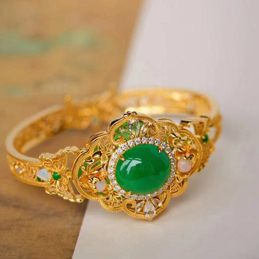 龢盒原创 步步生香·人间富贵花 辣绿翡翠大蛋面牡丹香囊手镯 商品图5