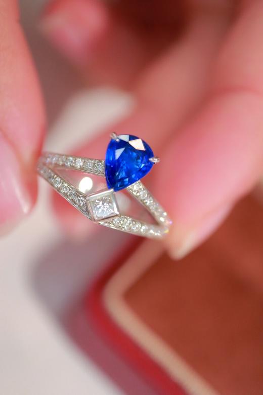 1.07ct 蓝宝石戒指 商品图3