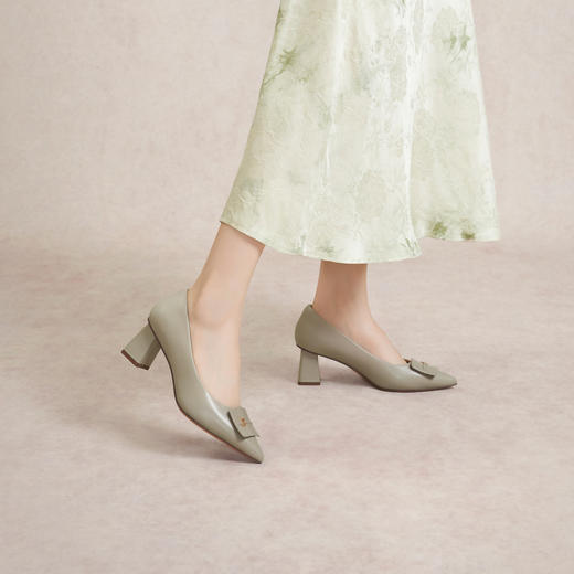 【静音系列】千百度尖头粗跟高跟鞋春季气质方扣单鞋女A24105440 商品图2