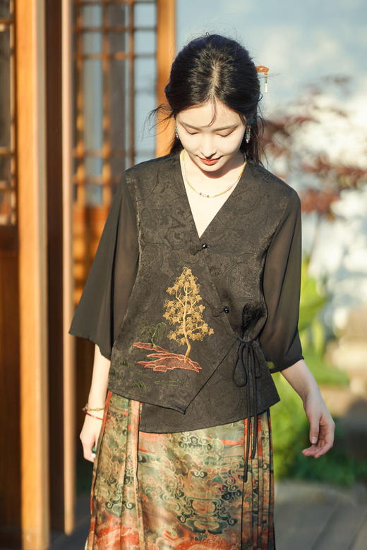 逸红颜明月优选 #『林语』传统改良汉服新中式上衣，显瘦百搭春夏必备，面料超舒服凉快 商品图4