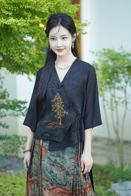 逸红颜明月优选 #『林语』传统改良汉服新中式上衣，显瘦百搭春夏必备，面料超舒服凉快 商品图6