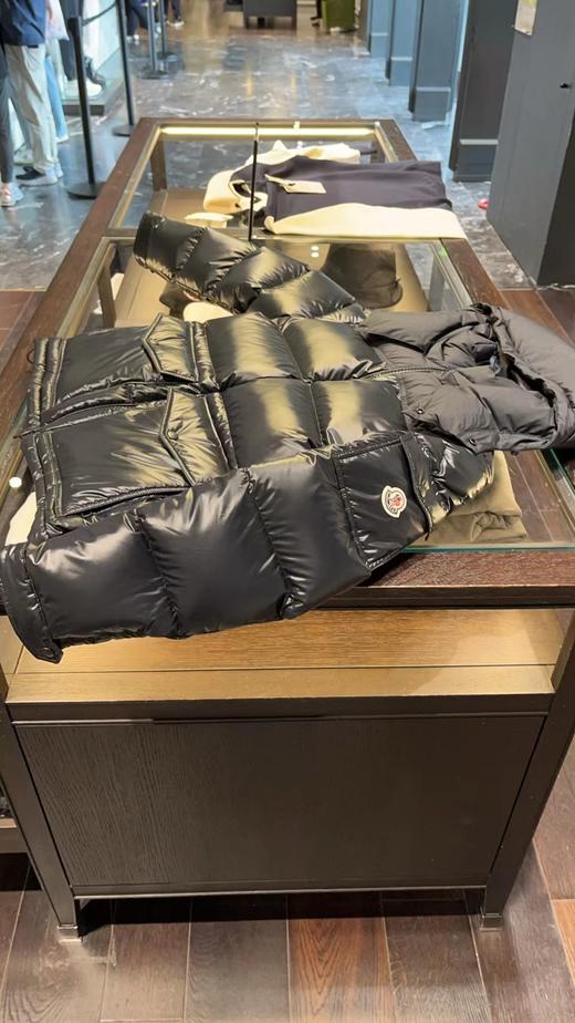 【预定秒】Moncler 蒙口 高充绒鹅绒羽绒服 商品图1