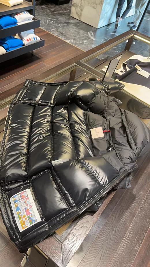 【预定秒】Moncler 蒙口 高充绒鹅绒羽绒服 商品图3