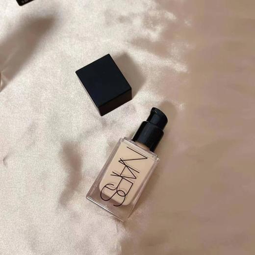 [小滋心选]【活动价￥69.9】NARS 流光美肌粉底液10ml 商品图3