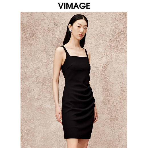 VIMAGE纬漫纪时尚露背基础款简约方领宽吊带黑色连衣裙秋新款V2207806 商品图3