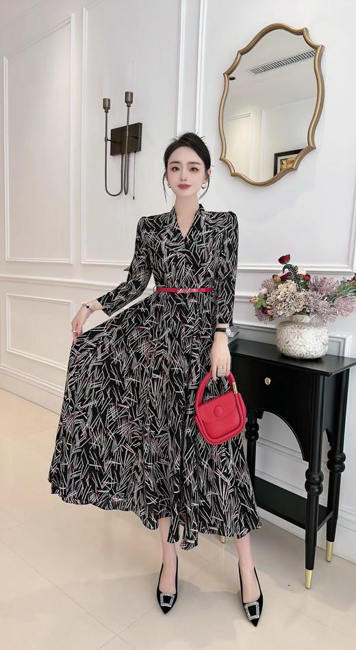 HJ1S67_胭脂色_连衣裙_秋冬_复古西装领 V 领线条印花收腰腰带_高级女装_BERNIEELEN 伯妮斯茵 商品图5