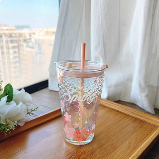 【一杯两用！搭配闪闪杯盖】日式樱花网红玻璃杯星空盖吸管杯女生吸管高颜值刻度杯玻璃水杯，用樱花和星空的着色，轻松满足少女心。ry 商品图4