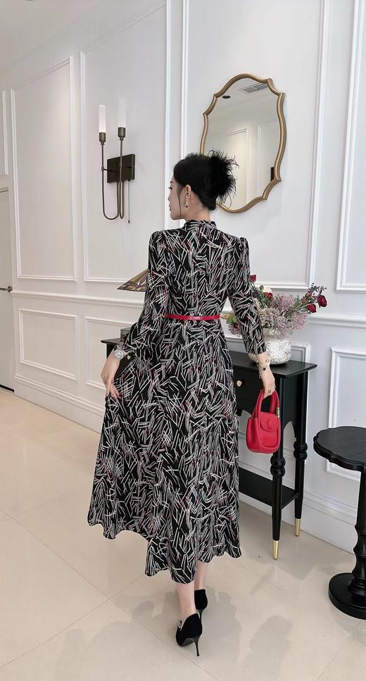 HJ1S67_胭脂色_连衣裙_秋冬_复古西装领 V 领线条印花收腰腰带_高级女装_BERNIEELEN 伯妮斯茵 商品图8