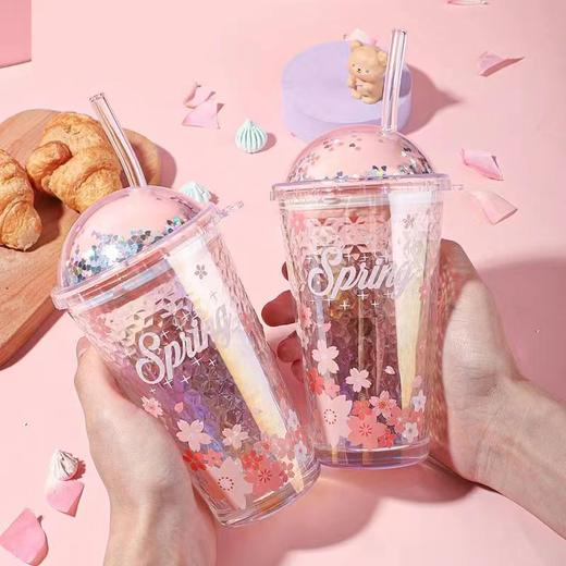 【一杯两用！搭配闪闪杯盖】日式樱花网红玻璃杯星空盖吸管杯女生吸管高颜值刻度杯玻璃水杯，用樱花和星空的着色，轻松满足少女心。ry 商品图3