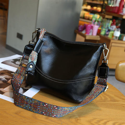 【时髦出街利器，实力颜值担当！】纯牛皮大容量腋下单肩水桶包 女款百搭 2024高级感 牛皮拉链竖款斜挎包-QQ 商品图10