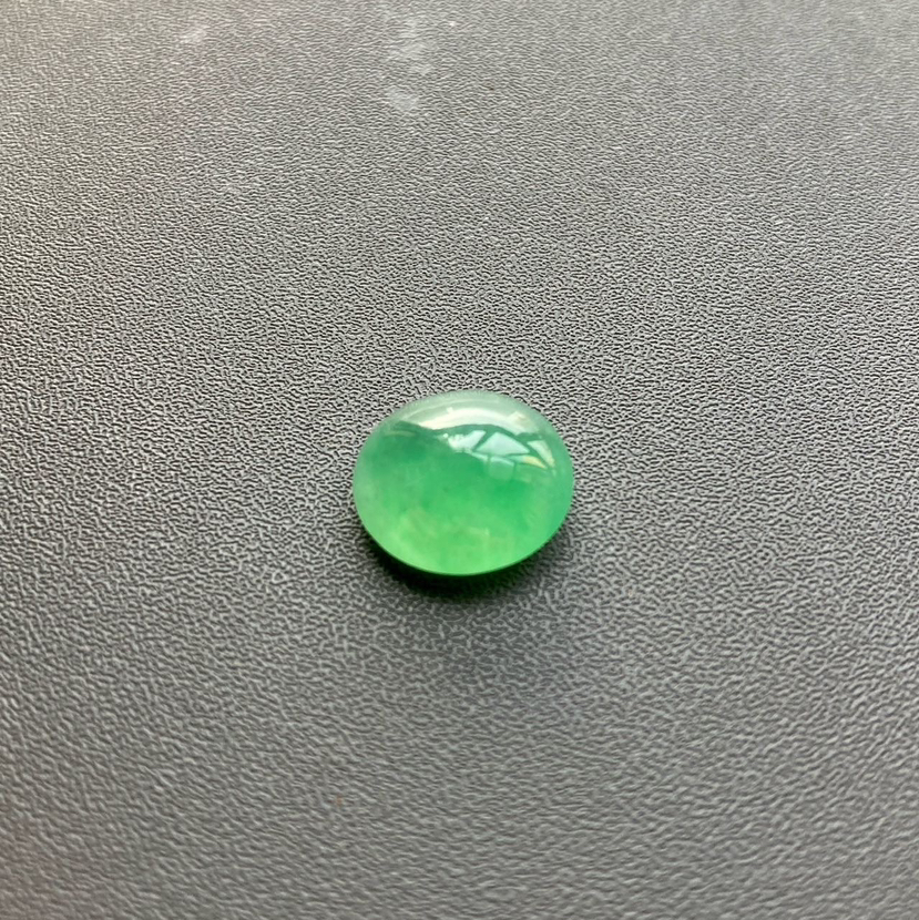 冰种阳绿翡翠大蛋面