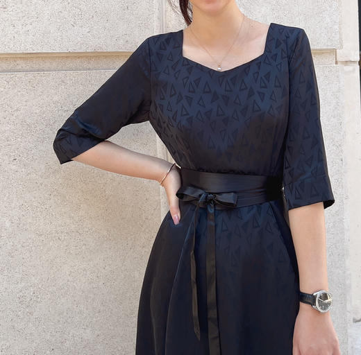 漆黑色连衣裙HJ1S63 商品图2