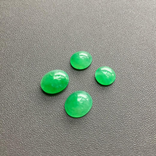 冰种阳绿翡翠蛋面 商品图4