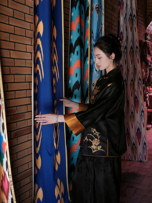 盛唐牡丹盛奢系列| 限量款| 高货-重磅京绣富贵牡丹菊纹立领外套-黑色(特殊商品不退不换) 商品图6