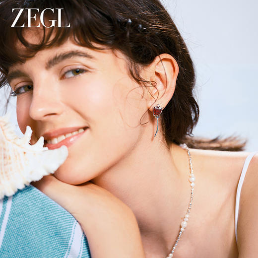 ZEGL缤纷甜果系列草莓耳环女2024新款爆款高级感耳钉银针夏日耳饰 商品图1