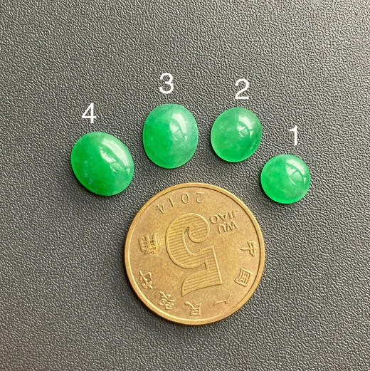 冰种阳绿翡翠蛋面 商品图1