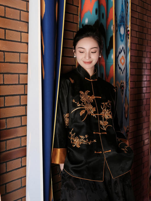 盛唐牡丹盛奢系列| 限量款| 高货-重磅京绣富贵牡丹菊纹立领外套-黑色(特殊商品不退不换) 商品图4