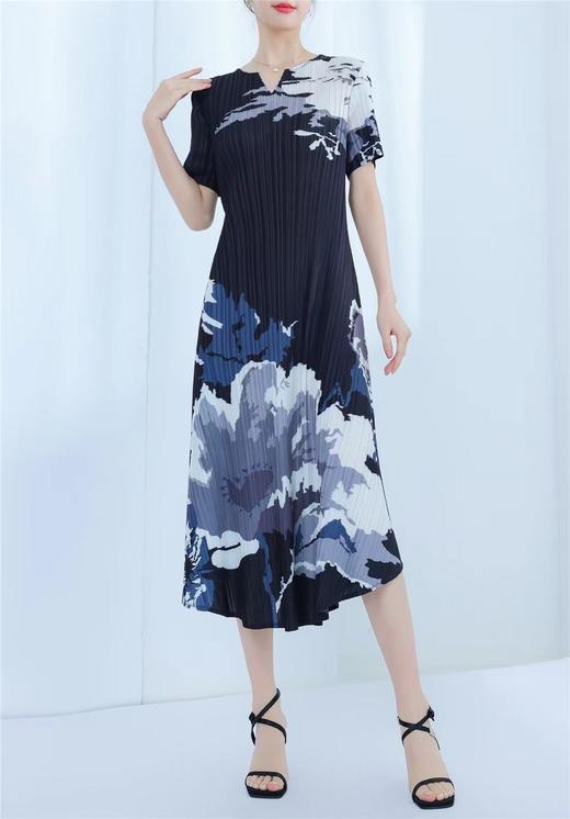 HJ2S98_漆黑色_连衣裙_夏季_轻奢三宅褶皱收腰显瘦气质通勤连衣裙_高级女装_BERNIEELEN 伯妮斯茵 商品图1