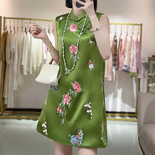 DNO新中式重工刺绣醋酸无袖连衣裙高端女装夏季国风斜襟背心裙 商品图0