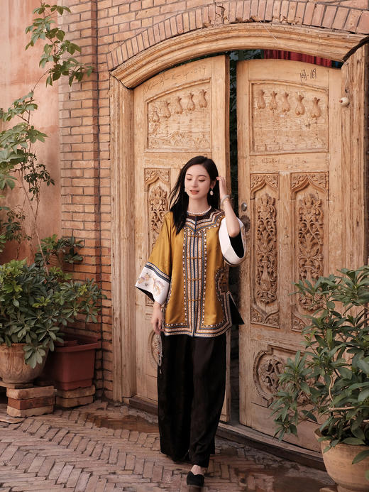 盛唐牡丹盛奢系列| 限量款| 高货-重缎凤尾蝴蝶纹一字扣长上衣-黄色(特殊商品不退不换) 商品图5