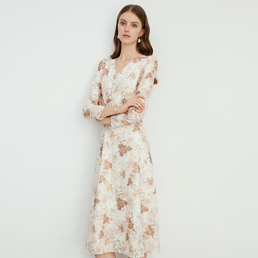 EITIE爱特爱法式复古秋日氛围感印花肌理感V领连衣裙秋季新款C2407426 商品图1