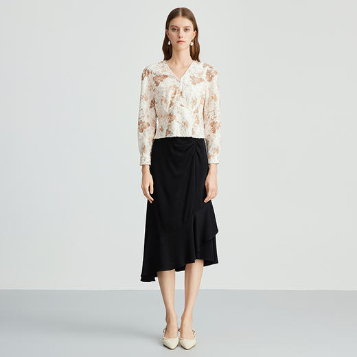 EITIE爱特爱复古法式V领收腰印花肌理感长袖显瘦短上衣新款C2413422 商品图3