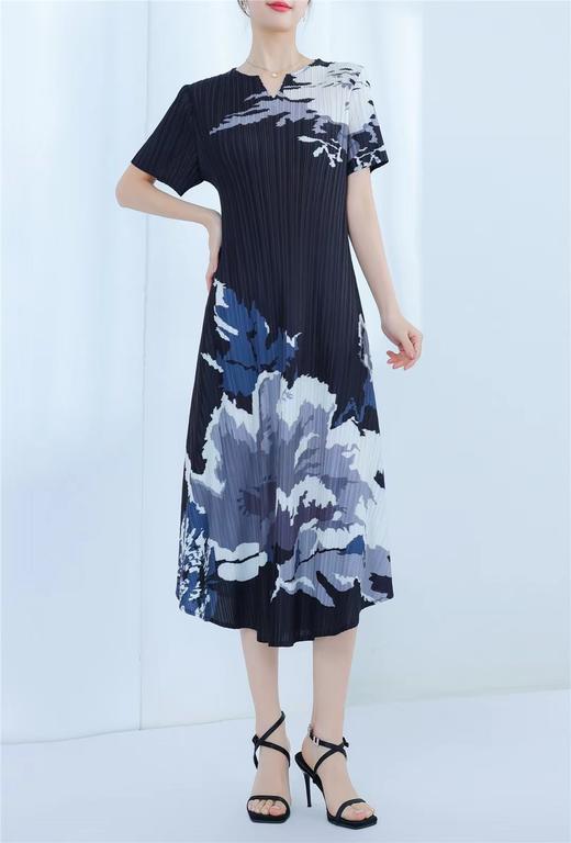 HJ2S98_漆黑色_连衣裙_夏季_轻奢三宅褶皱收腰显瘦气质通勤连衣裙_高级女装_BERNIEELEN 伯妮斯茵 商品图2