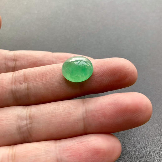 冰种阳绿翡翠大蛋面 商品图4