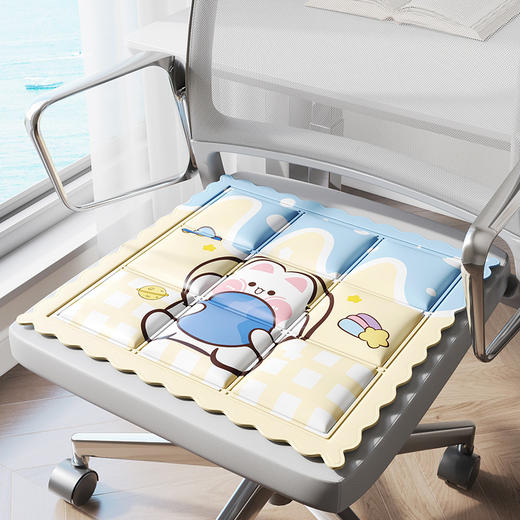 【久坐不闷 透气冰垫】夏季肤感冰冰凉坐垫，多场景适用。家庭、办公室、学生、司机、家宠都适合使用。久坐不闷，持久清凉，真芯的凉爽，解决夏日热天不舒适问题！ 商品图9