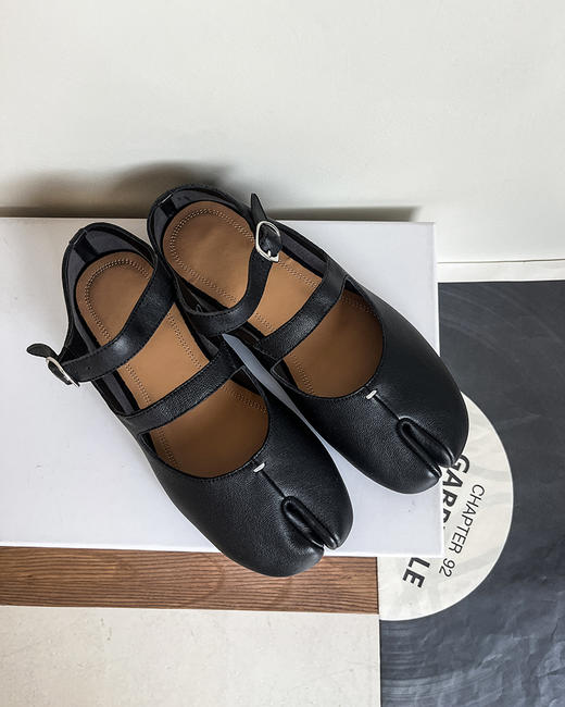 现货 THS 6.29-限时 M6家 女士 新款在售 巨巨软羊皮分趾皮鞋 BZ1187 商品图1