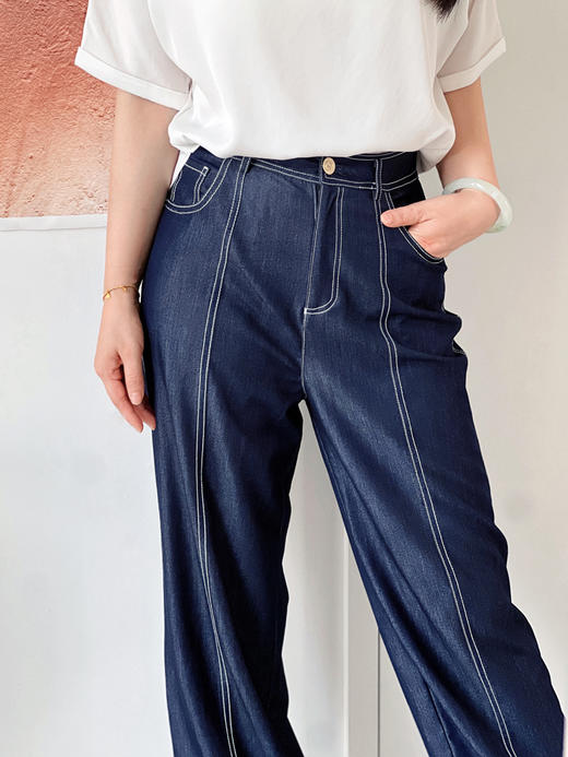 【 醋酸小衫&仿牛仔长裤】宽松版醋酸不规则小衫 上身有冰凉感 包容性强 水洗牛仔休闲直筒裤版型优秀 修饰腿型显腿长 上身秒变笔直长腿~ 湖州仓 商品图3