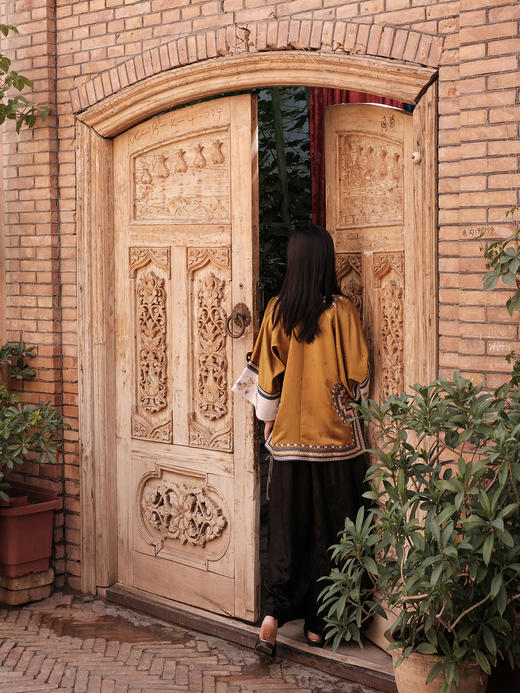 盛唐牡丹盛奢系列| 限量款| 高货-重缎凤尾蝴蝶纹一字扣长上衣-黄色(特殊商品不退不换) 商品图7